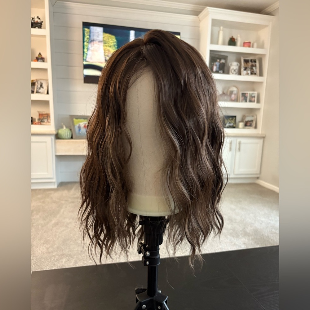 Chelsey Smith crowns Becky brunette with money piece petite